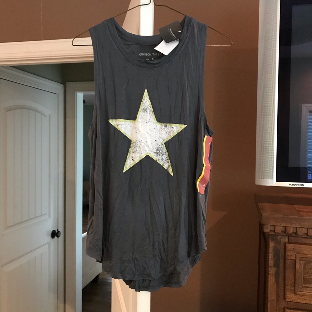 Sleeveless shirt